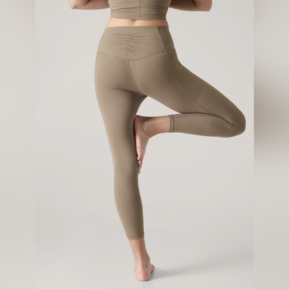 Athleta Salutation Stash Cinch 7/8 Tight